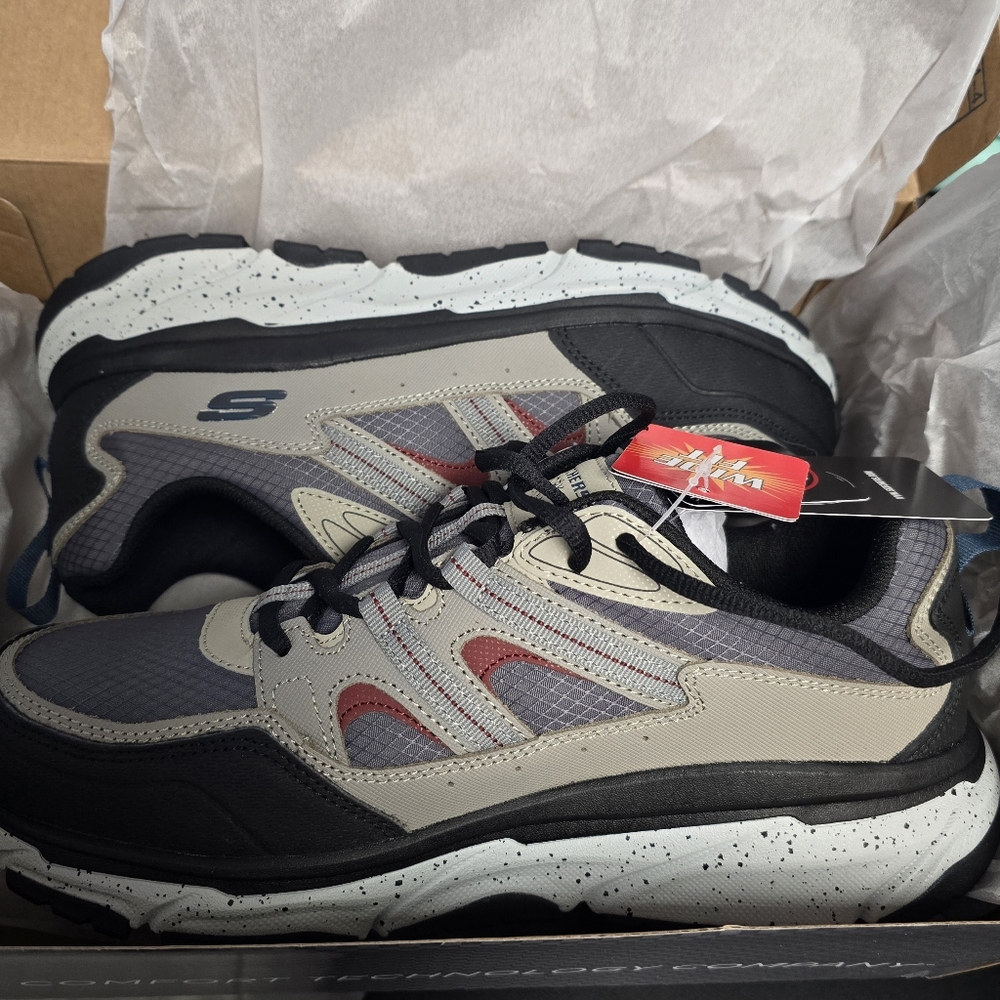 Sketchers Men's Work: Deluxe Journey Shoes 9.5 Wide NWT never worn